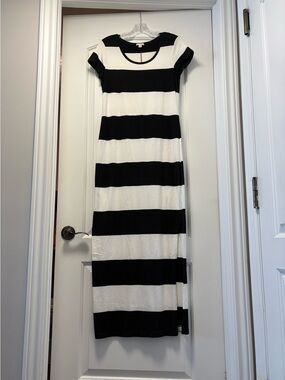 GAP Black and White Horizontal Stripe Maxi Dress